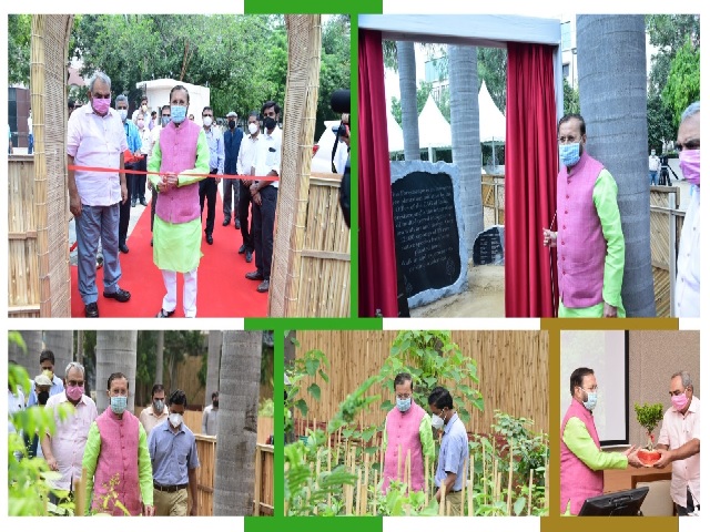 Environment Minister inaugurates Urban Forest at the office of CAG in Delhi